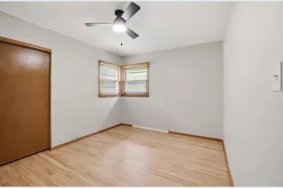 10915 W Harvard Ln, Wauwatosa, WI 53226 - Photo 16