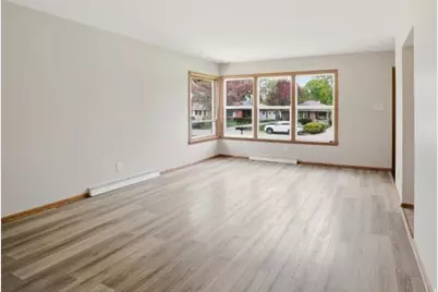 10915 W Harvard Ln, Wauwatosa, WI 53226 - Photo 4