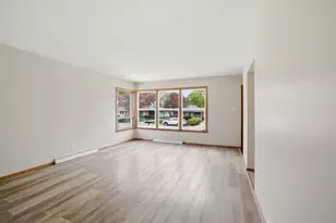 10915 W Harvard Ln, Wauwatosa, WI 53226 - Photo 4