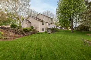 1215 Timber Ridge, Pewaukee, WI 53072 - Photo 36