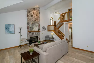 1215  Timber Rdg, Pewaukee, WI 53072 - Photo 4