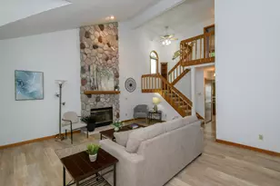 1215 Timber Ridge, Pewaukee, WI 53072 - Photo 4