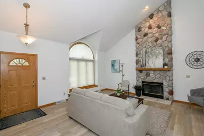 1215  Timber Rdg, Pewaukee, WI 53072 - Photo 6
