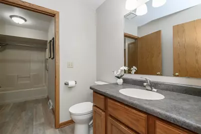 1215  Timber Rdg, Pewaukee, WI 53072 - Photo 18