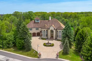 N78W13031 Country Club Ct, Menomonee Falls, WI 53051 - Photo 2