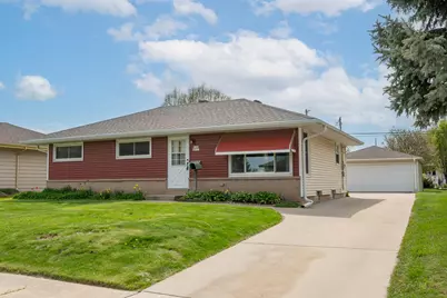 W149N8153  Winchester St, Menomonee Falls, WI 53051 - Photo 2