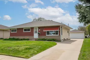 W149N8153 Winchester St, Menomonee Falls, WI 53051 - Photo 2
