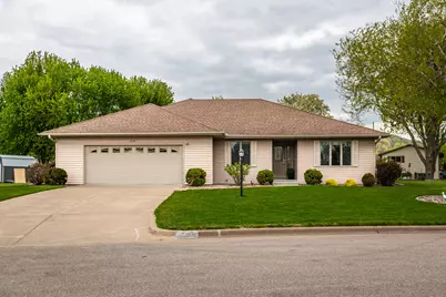 2723 S Meadow Lark Ln, Holmen, WI 54636 - Photo 2