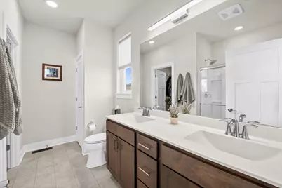 723  Autumn Ridge Ln, Hartford, WI 53027 - Photo 12