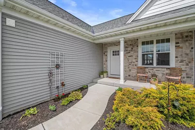 723  Autumn Ridge Ln, Hartford, WI 53027 - Photo 26