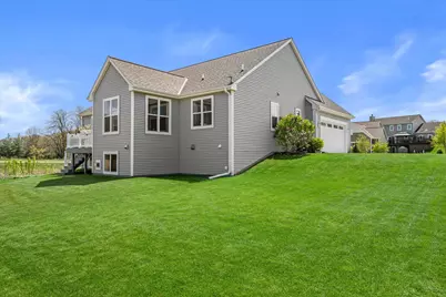 723  Autumn Ridge Ln, Hartford, WI 53027 - Photo 2