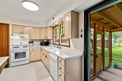 409  Breezy St, Delavan, WI 53115 - Photo 12