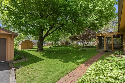 409  Breezy St, Delavan, WI 53115 - Photo 32