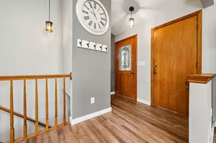 W163N10528 Ridgeview Ln, Germantown, WI 53022 - Photo 6
