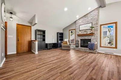 W163N10528  Ridgeview Ln, Germantown, WI 53022 - Photo 8