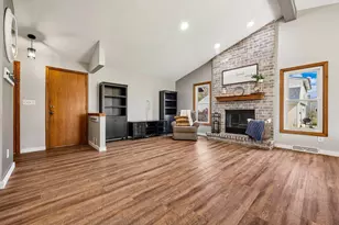 W163N10528 Ridgeview Ln, Germantown, WI 53022 - Photo 8