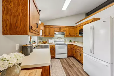 W163N10528  Ridgeview Ln, Germantown, WI 53022 - Photo 14
