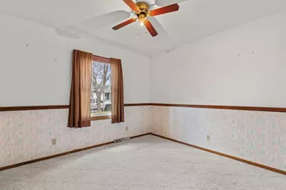 1015  Squire Ln, West Bend, WI 53090 - Photo 16