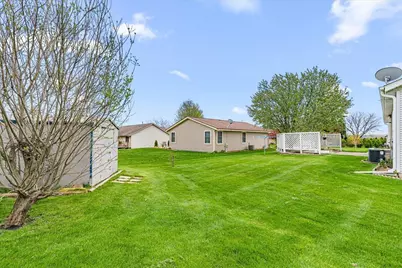 1015  Squire Ln, West Bend, WI 53090 - Photo 28