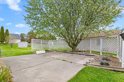 1015  Squire Ln, West Bend, WI 53090 - Photo 32