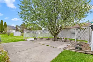 1015 Squire Ln, West Bend, WI 53090 - Photo 32