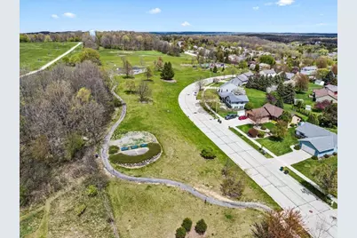 1015  Squire Ln, West Bend, WI 53090 - Photo 38