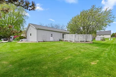 1015  Squire Ln, West Bend, WI 53090 - Photo 34