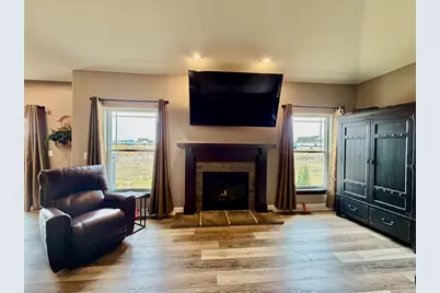 1360  Foxwood Pass, Oconomowoc, WI 53066 - Photo 8