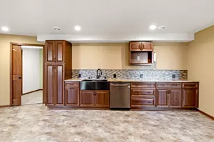 1360 Foxwood Pass, Oconomowoc, WI 53066 - Photo 28