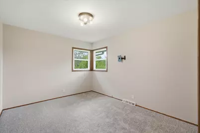 1387  Ponderosa Dr, Jackson, WI 53012 - Photo 20