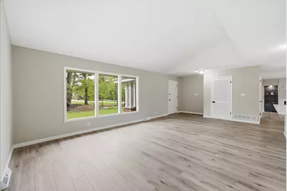 1387  Ponderosa Dr, Jackson, WI 53012 - Photo 4