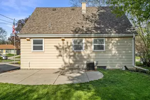 W150N8180 Manhattan Dr, Menomonee Falls, WI 53051 - Photo 38