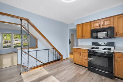 W150N8180  Manhatten Dr, Menomonee Falls, WI 53051 - Photo 12