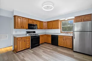 W150N8180 Manhattan Dr, Menomonee Falls, WI 53051 - Photo 10