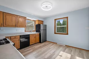 W150N8180 Manhattan Dr, Menomonee Falls, WI 53051 - Photo 14