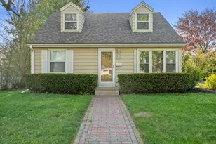 W150N8180 Manhattan Dr, Menomonee Falls, WI 53051 - Photo 2