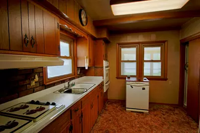 2196 S 79th St, West Allis, WI 53219 - Photo 10