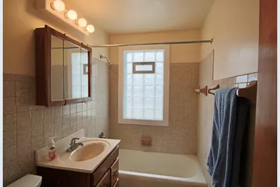 2196 S 79th St, West Allis, WI 53219 - Photo 22