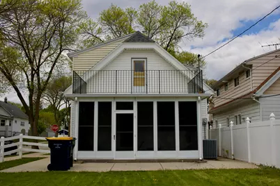 2196 S 79th St, West Allis, WI 53219 - Photo 4