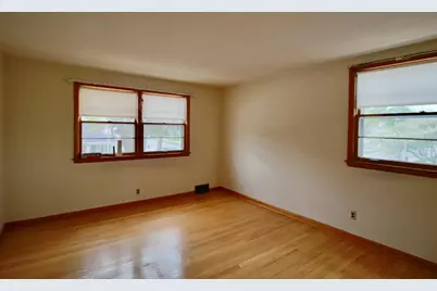 2196 S 79th St, West Allis, WI 53219 - Photo 20