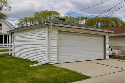 2196 S 79th St, West Allis, WI 53219 - Photo 6