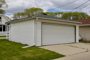 2196 S 79th St, West Allis, WI 53219 - Photo 6