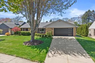 6419 N Lake Dr, Fox Point, WI 53217 - Photo 32