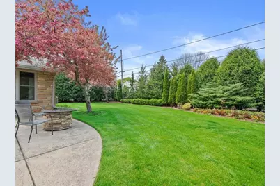 6419 N Lake Dr, Fox Point, WI 53217 - Photo 32