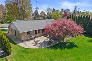 6419 N Lake Dr, Fox Point, WI 53217 - Photo 36