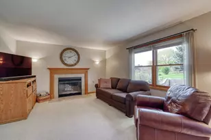 N58W24383 Clover Dr, Sussex, WI 53089 - Photo 14