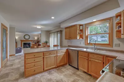 N58W24383  Clover Dr, Sussex, WI 53089 - Photo 8