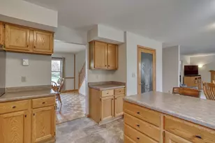 N58W24383 Clover Dr, Sussex, WI 53089 - Photo 12
