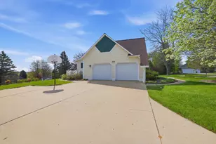211 Erin Ct, West Bend, WI 53095 - Photo 44
