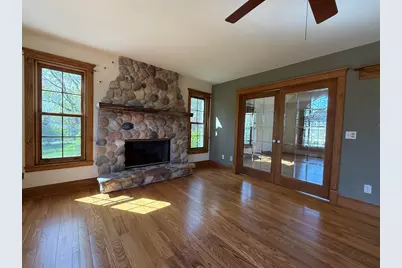 211  Erin Ct, West Bend, WI 53095 - Photo 12